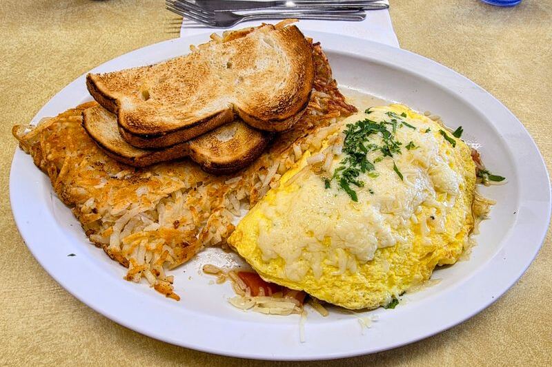 Since 1948, This California Diner Has Served Homemade Biscuits and Old-School Breakfasts Without the Fuss
