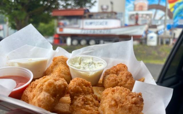 This Little Oregon Seafood Shack Keeps Beating Fancy Restaurants With a Simple Menu