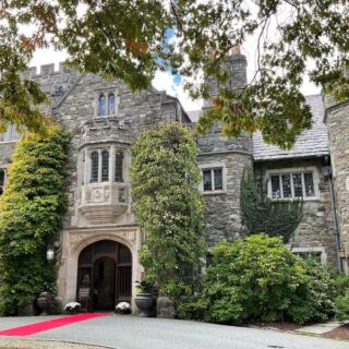 New Jersey’s Skylands Manor Lets You Wander Through Botanical Gardens Beside a Tudor-Style Mansion
