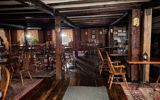 This Sturbridge Farm Restaurant Serves a Turkey Dinner Massachusetts Families Plan Their Whole Thanksgiving Season Around