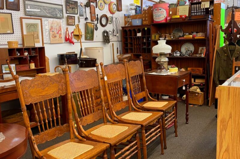 A Small Michigan Town Hides a Huge Antique Mall Worth Exploring