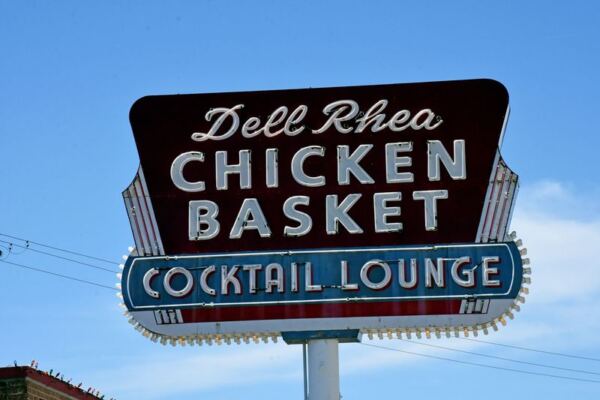 These 7 Family-Run Illinois Restaurants Have Fed The Same Hometowns For Three Generations