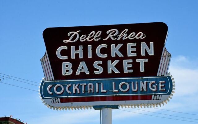 These 7 Family-Run Illinois Restaurants Have Fed The Same Hometowns For Three Generations