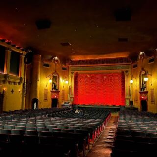 A Real Theater Organ Still Plays Before Every Movie At This 1920s Illinois Movie Palace