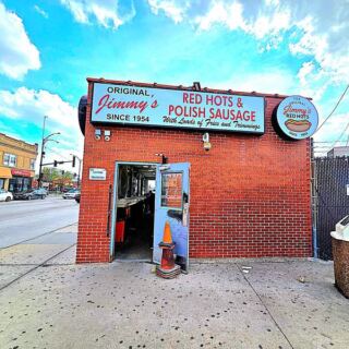 Three Generations Have Lined Up For The Same Grilled-Onion Polish At This Tiny Illinois Street-Corner Stand