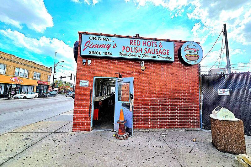 Three Generations Have Lined Up For The Same Grilled-Onion Polish At This Tiny Illinois Street-Corner Stand