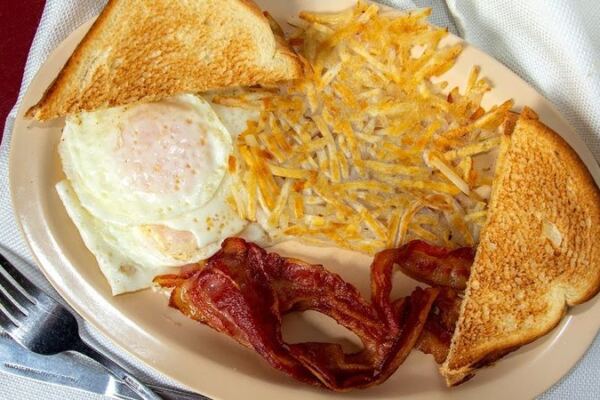 11 Small-Town Ohio Diners Where Ten Dollars Still Buys A Hearty Breakfast