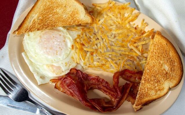 11 Small-Town Ohio Diners Where Ten Dollars Still Buys A Hearty Breakfast