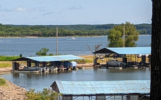 This Floating Oklahoma Restaurant Serves Food And Live Music With Fort Gibson Lake Right Under Your Table