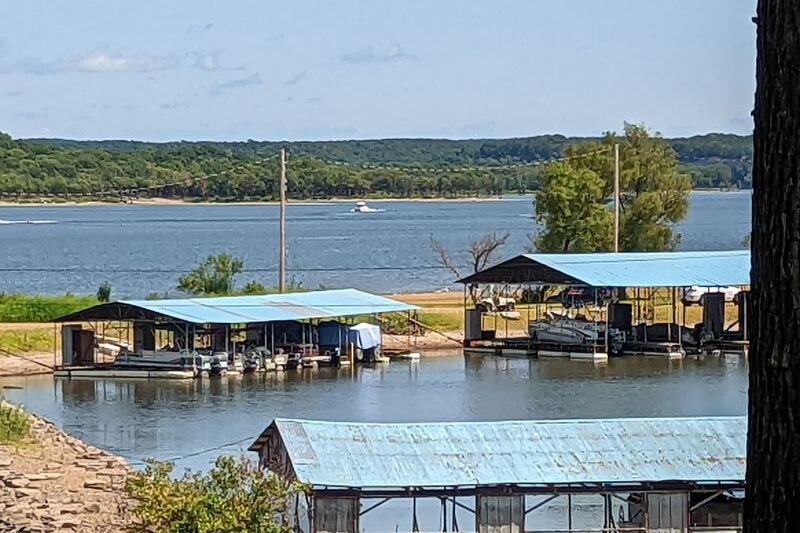 This Floating Oklahoma Restaurant Serves Food And Live Music With Fort Gibson Lake Right Under Your Table