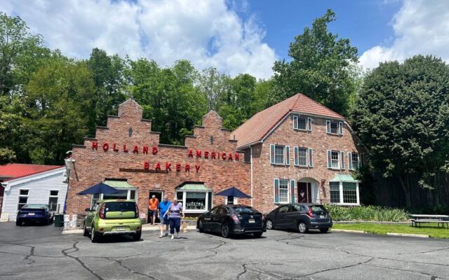 This New Jersey Bakery Brings a Taste of the Netherlands Close to Home