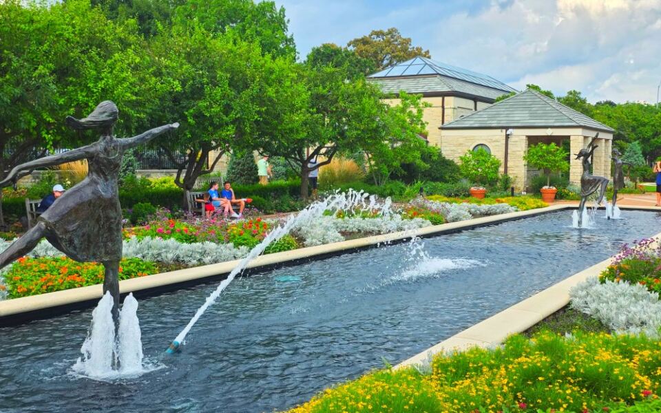 15 Missouri Gardens Hiding Waterfalls, Butterflies, and Surprises