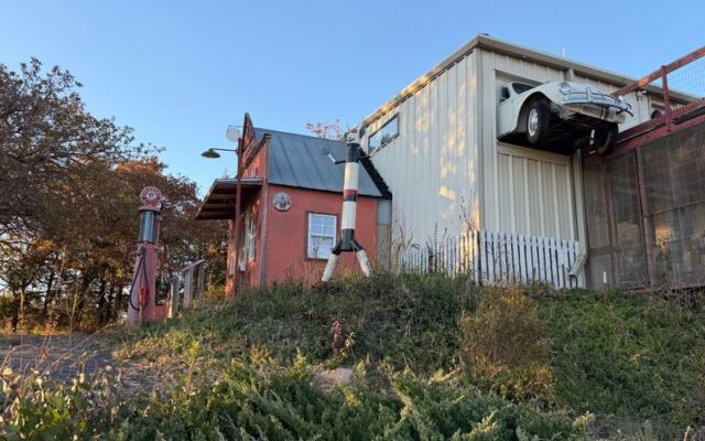 You’d Never Guess A Free, One-Man Route 66 Car Collection Is Tucked Away In Oklahoma
