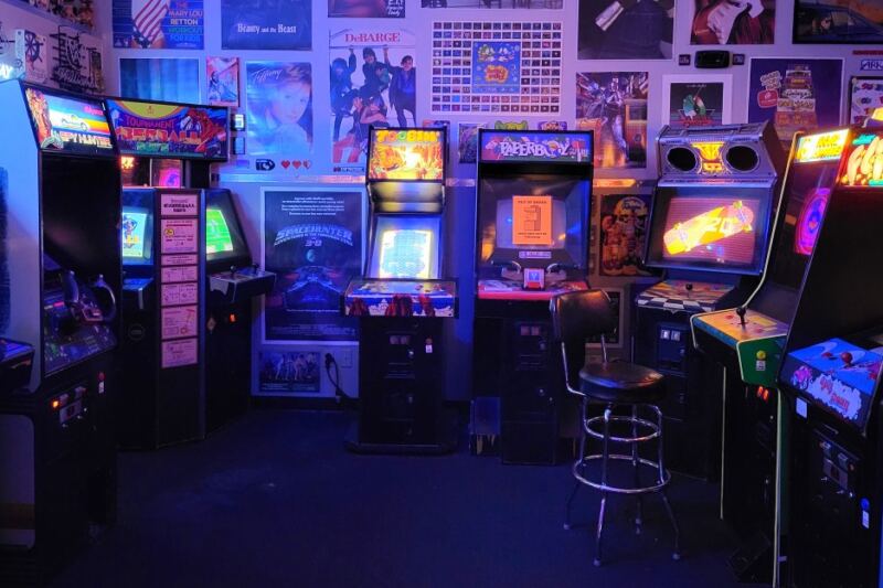 This Arkansas Arcade Lets You Play Classic Games All Day for One Price