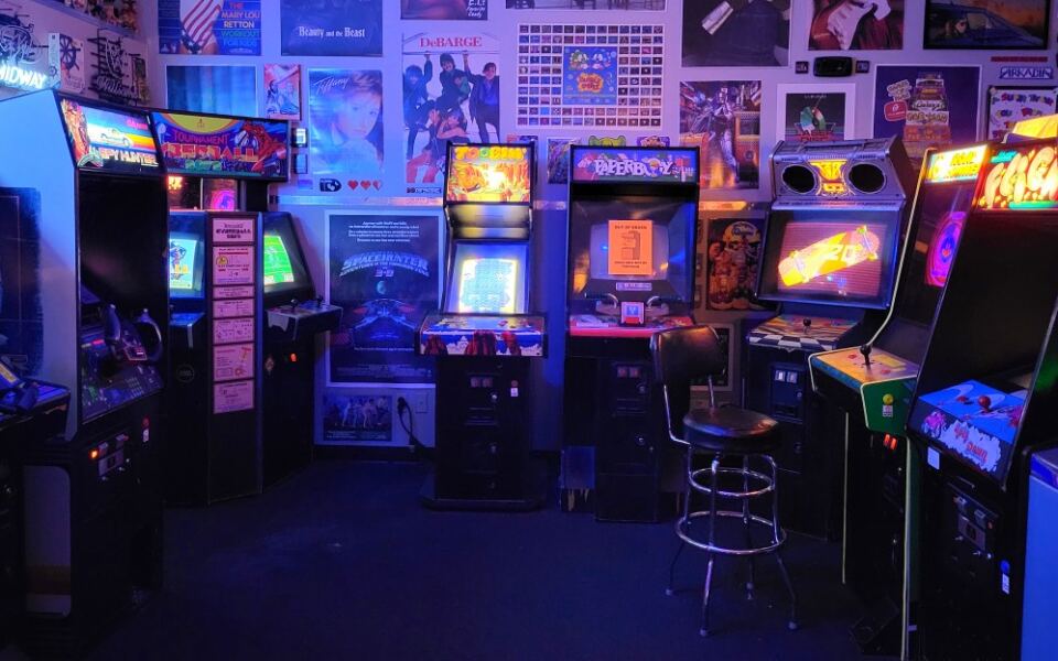 This Arkansas Arcade Lets You Play Classic Games All Day for One Price