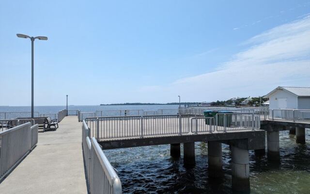Learn to Throw a Cast Net From Old-Time Fishermen on This Florida Pier in Cedar Key