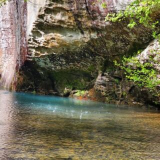 A Hidden Stone Stairway In Illinois Drops You Into A Canyon With Its Own Natural Pool