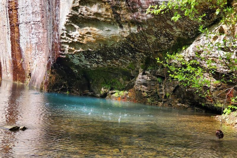 A Hidden Stone Stairway In Illinois Drops You Into A Canyon With Its Own Natural Pool