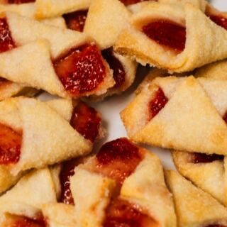 7 Cleveland-Area Bakeries Where Kolaczki Trays Disappear By Midmorning
