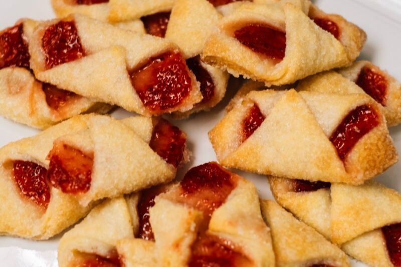 7 Cleveland-Area Bakeries Where Kolaczki Trays Disappear By Midmorning