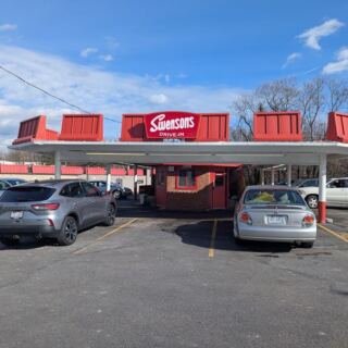 This Akron Drive-In Still Sends Carhops Out With Galley Boys When You Flash Your Headlights