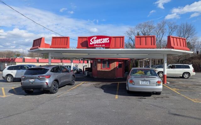 This Akron Drive-In Still Sends Carhops Out With Galley Boys When You Flash Your Headlights