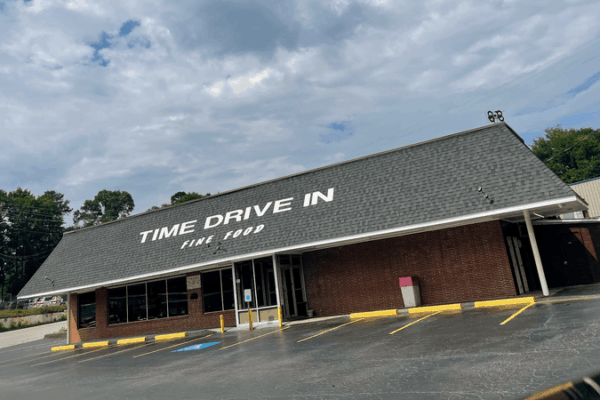 This No-Frills South Carolina Burger Shack Serves Chili Cheeseburgers and Gravy Fries Families Have Loved for Generations