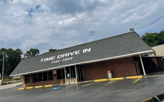 This No-Frills South Carolina Burger Shack Serves Chili Cheeseburgers and Gravy Fries Families Have Loved for Generations