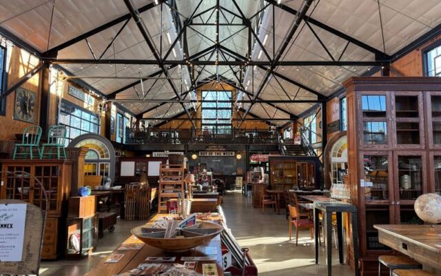 Antique Hunters Lose Whole Afternoons in This 10,000-Square-Foot Oregon Salvage Warehouse