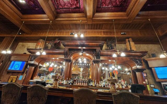 The Oregon Steakhouse Where Prime Rib Comes With Swinging Saloon Doors and Old West Swagger
