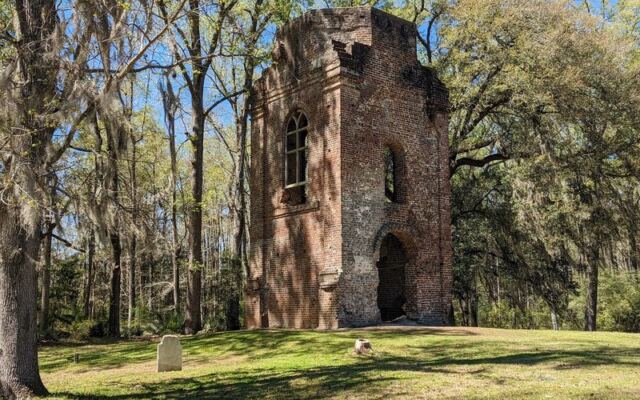 South Carolina’s Abandoned Colonial Town Still Has a Tabby Fort and Bell Tower to Wander