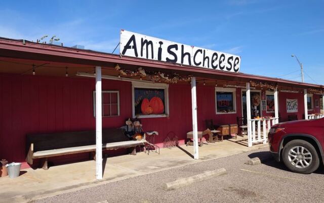 This Oklahoma Country Store Is So Packed With Fudge, Jams, and Fresh Bread It Derails Every Quick Stop