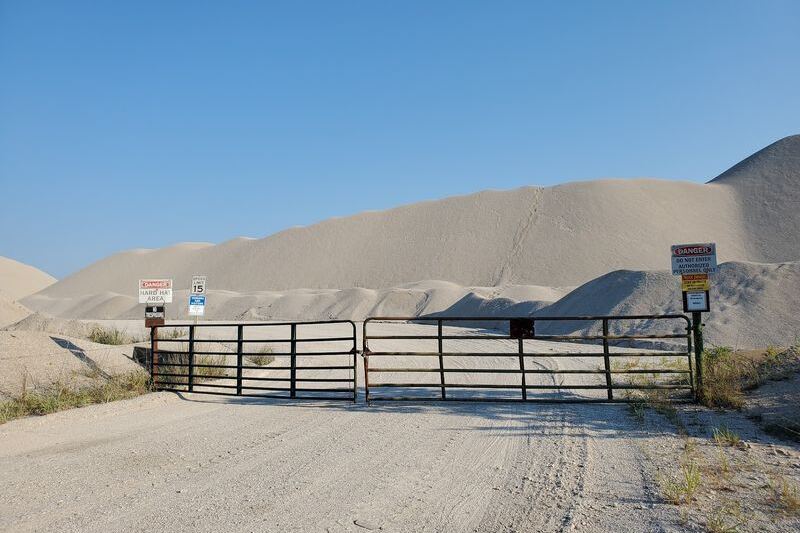 Enormous Chat Piles and Silent Streets Make Cardin One of Oklahoma’s Eeriest Detours