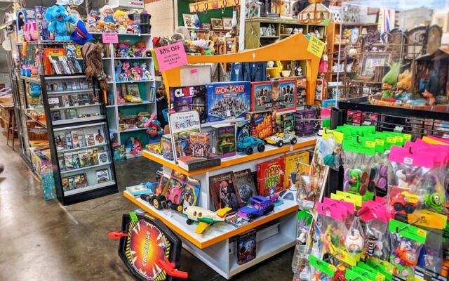 This Sprawling Oklahoma Antique Mall Hides Vintage Lunchboxes and Pedal Cars You’ll Hunt Through for Hours