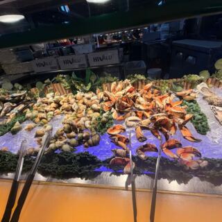 At This Washington Buffet, Diners Line Up for Lobster and Load Up on Fresh King Crab Legs