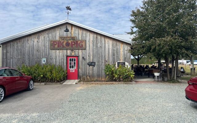 10 North Carolina BBQ Joints Locals Swear Get Overlooked While Tourists Chase the Big Names