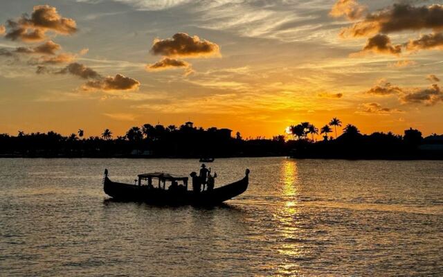 Glide Through Quiet Canals on a Florida Gondola Ride That Feels Straight Out of Venice