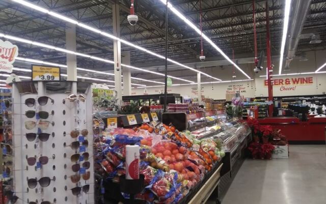 This Owner-Run Nevada Grocery Outlet Rings Up Name-Brand Closeouts for a Fraction of What Smith’s Charges