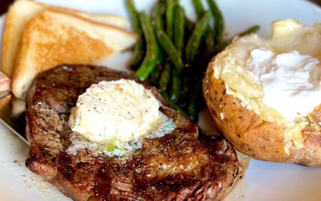 Steaks, Blackened Catfish And A Salad Bar Make This Small-Town Tennessee Steakhouse Worth The Drive