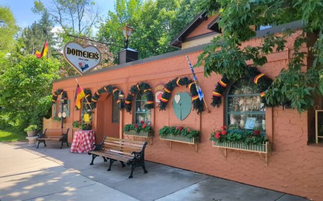 German Candy, Cuckoo Clocks, And Gnomes Are Why Families Keep Driving To This Tiny New Ulm Shop