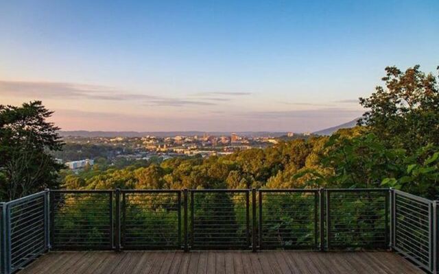 This Free Chattanooga Park Looks Ordinary From the Lot, but Its Trails Lead to Bluffs Most Tennesseans Never See