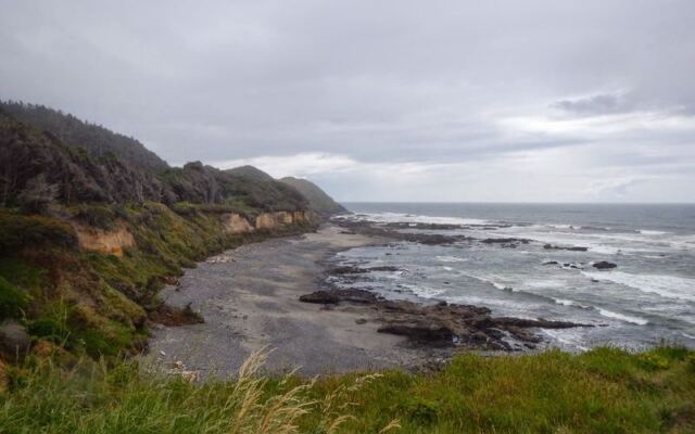 12 Oregon Coast Beaches Where Winter Storms Uncover Agates, Jasper, and Hidden Gems