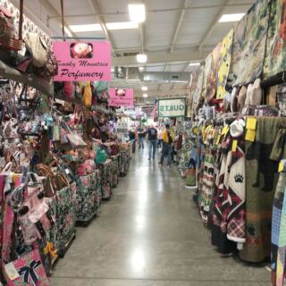 Plan a Full Saturday Around These 8 Tennessee Flea Markets Packed With Cheap Treasures