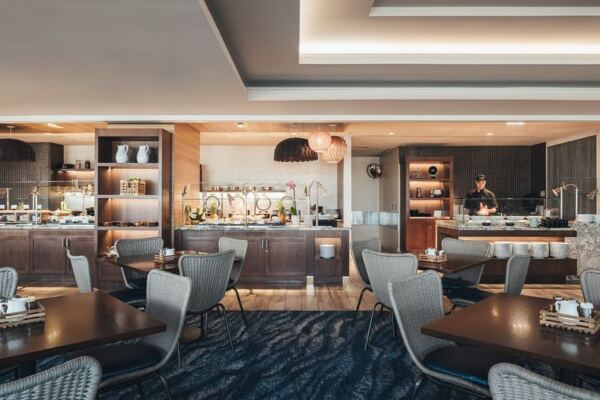 At This Waikiki Hotel Buffet in Hawaii, the Crab Legs Steal the Show Alongside Fresh Sushi and Harbor Views