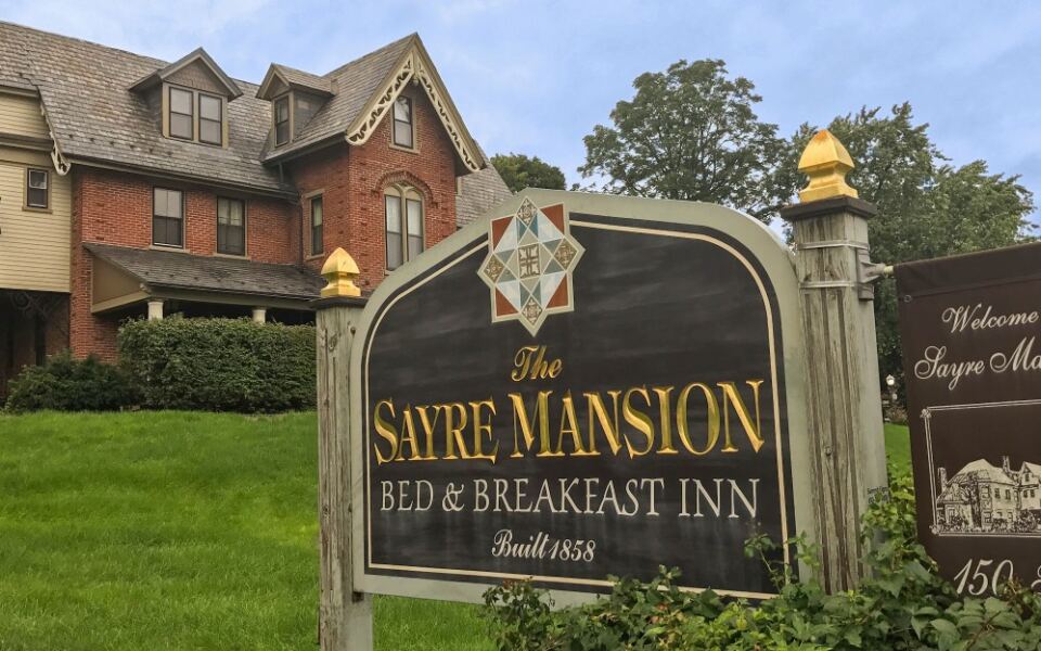 17 Creepy American Hotels With Ghost Stories That Refuse to Die