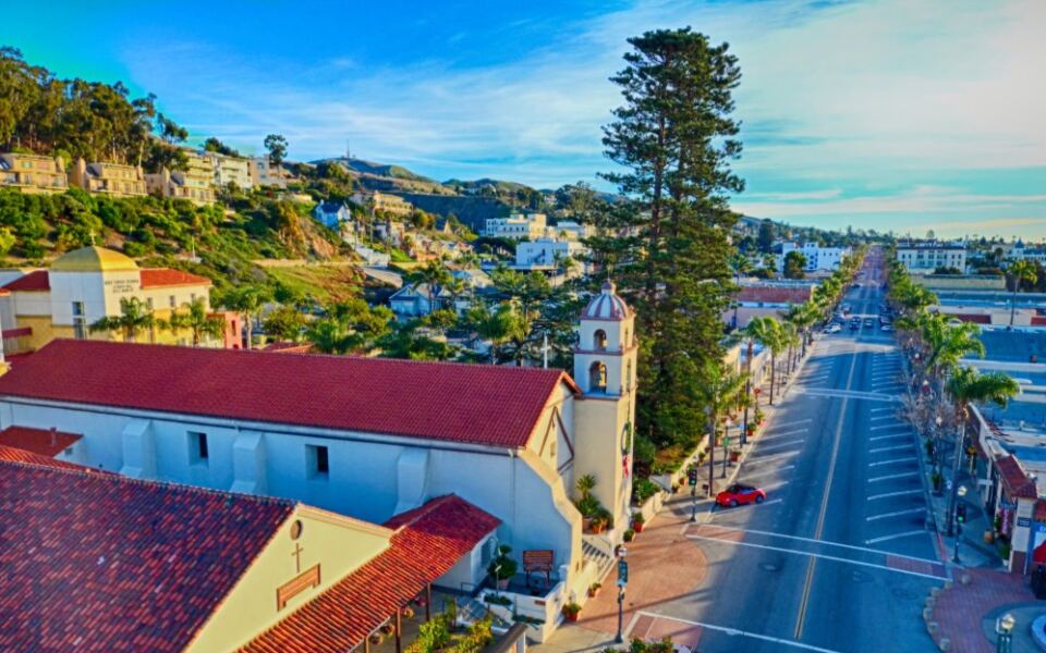 15 West Coast Towns Where Scenic Living Meets Retirement Appeal