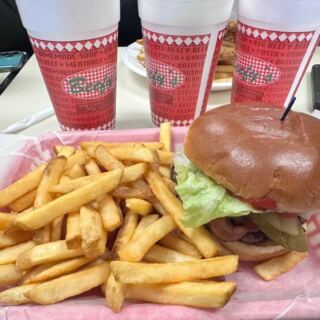 Generations Of Rockford Families Have Ordered The Same Burgers At Beefy’s Since 1960s