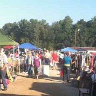 Hundreds Of Open-Air Tables, Tacos, And Fresh Produce Fill This Massive South Carolina Flea Market