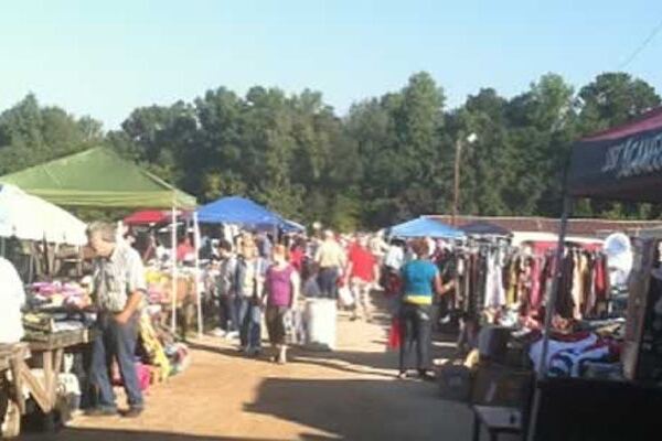 Hundreds Of Open-Air Tables, Tacos, And Fresh Produce Fill This Massive South Carolina Flea Market