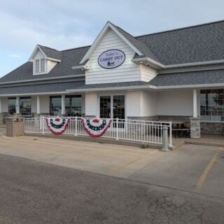 This Unassuming Illinois Sandwich Counter Inside An Amish Grocery Is Worth The Drive To Arthur